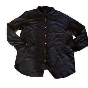 Size large button down shirt.